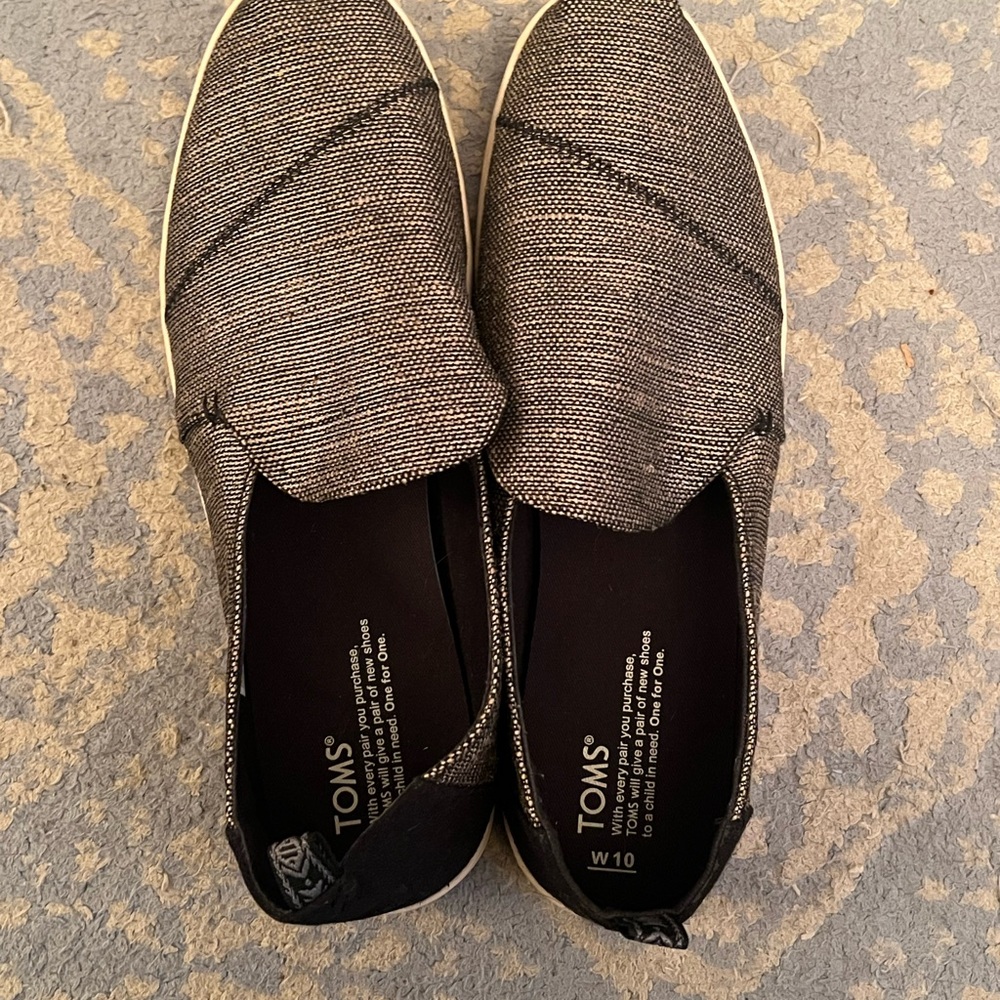 Black TOMS